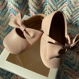 Elephantito pink baby ballerina crib shoe